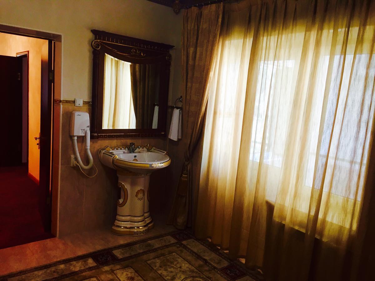 Hotel Ark Ms Taraz Εξωτερικό φωτογραφία