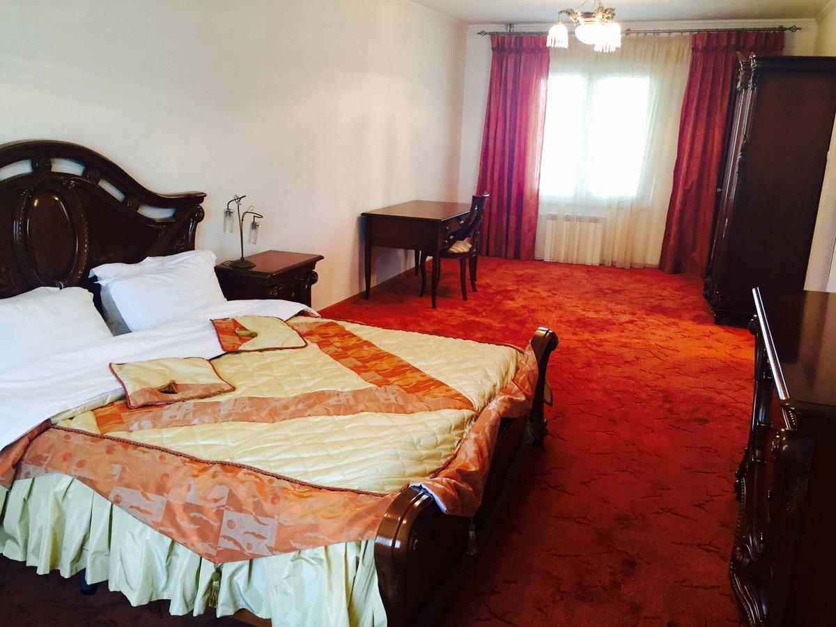 Hotel Ark Ms Taraz Εξωτερικό φωτογραφία