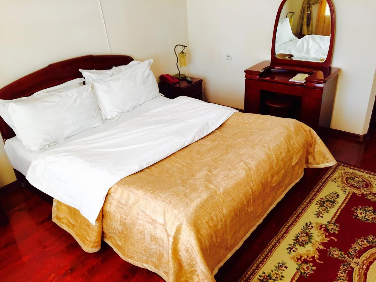 Hotel Ark Ms Taraz Εξωτερικό φωτογραφία